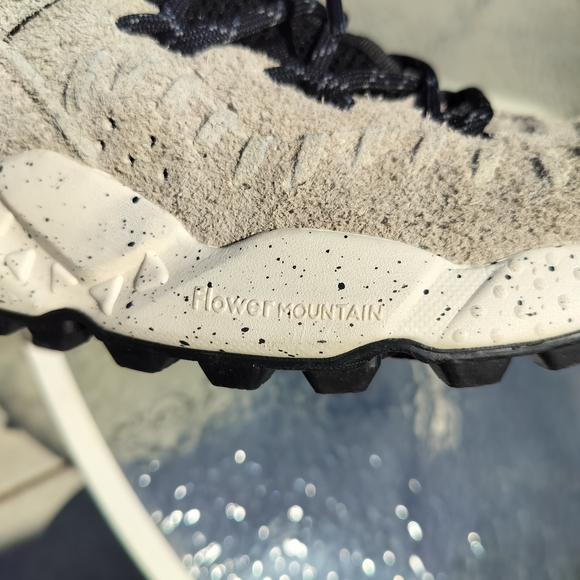 Stylish Men's Athletic Shoes in Black and Tan - Picture 7 of 15